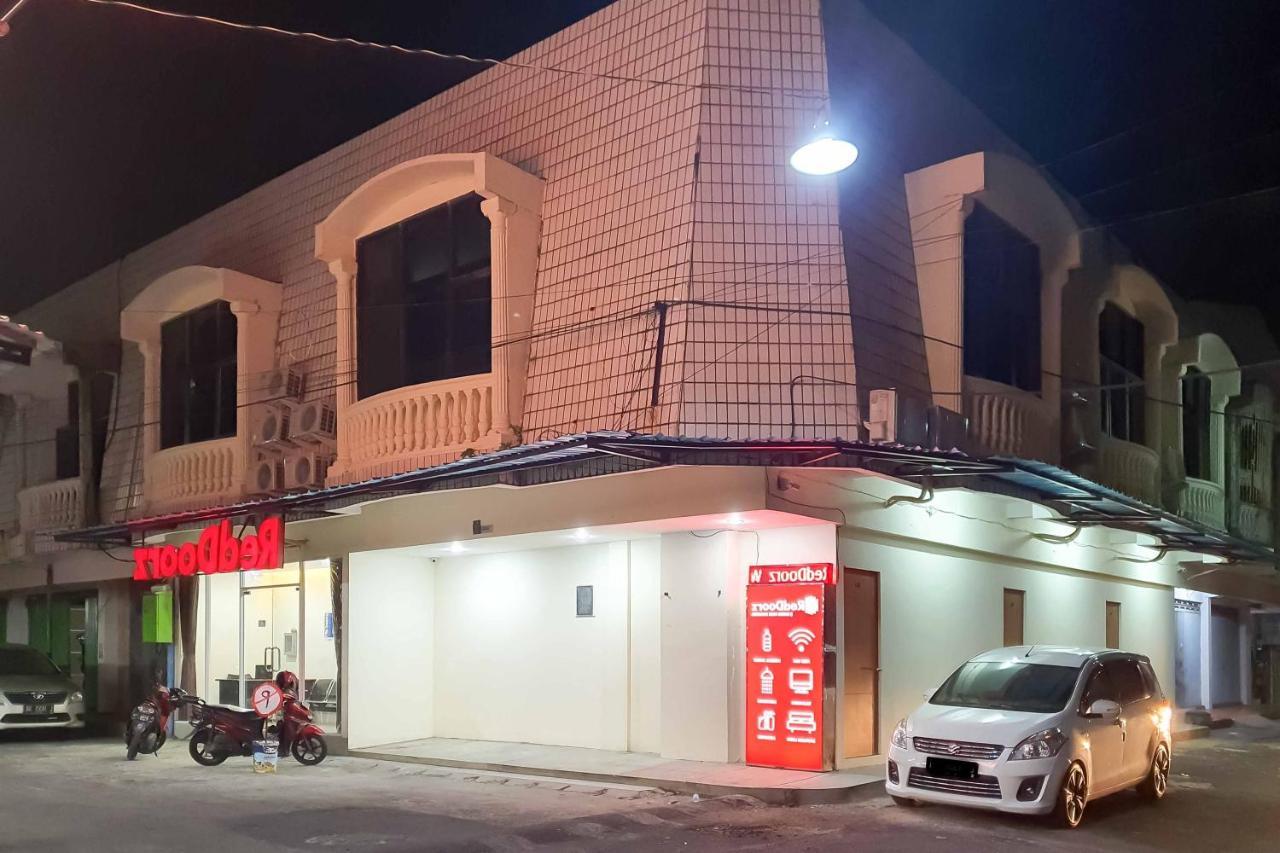 Reddoorz At Mayjen Sungkono Surabaya Luaran gambar